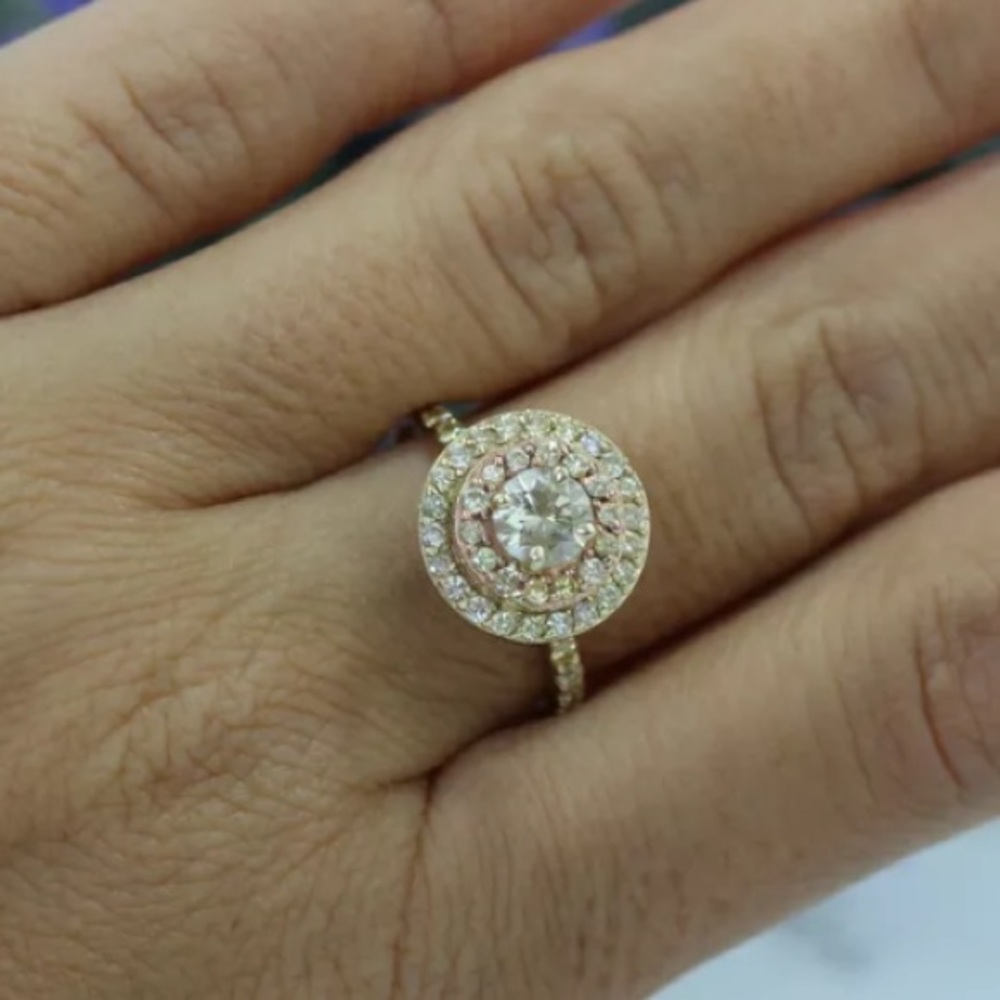 Gorgeous 1.10 carat 14k yellow gold diamond ring